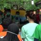 polisi saat melakukan pembongkaran makam di duga pelaku aborsi