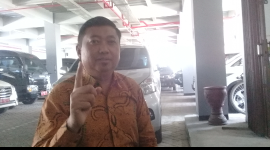 Siswanto, Sekretaris Komisi I DPRD Kabupaten Ngawi. Mengutarakan Pendapat Mengenai Valentine Day