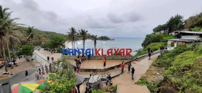 
 Pantai Klayar salah satu destinasi pilihan wisatawan. (Foto: Lintas7.net).