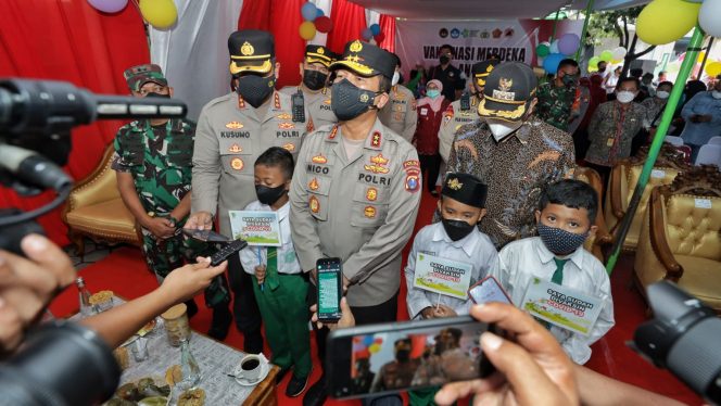 
 Kapolda Jatim Cek Vaksinasi Merdeka Serentak Dengan Target 19.506 Dosis se Jawa Timur