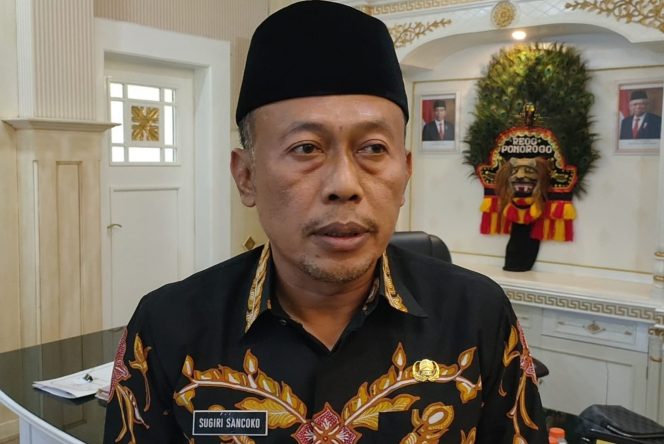 
 Bupati Sugiri Sancoko ajak masyarakat perangi rokok illegal. (Foto : Raden Lintas7.net).