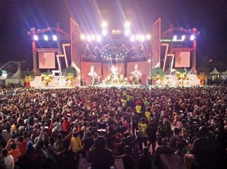 Ambyar Awards MNCTV di Alun-alun Ponorogo, Jum'at (26/8) malam. (Foto : Raden Lintas7.net).