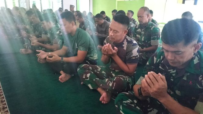 
 Aggota TNI di Ponorogo Gelar Sholat Gaib untuk Korban Gempa Bumi Cianjur