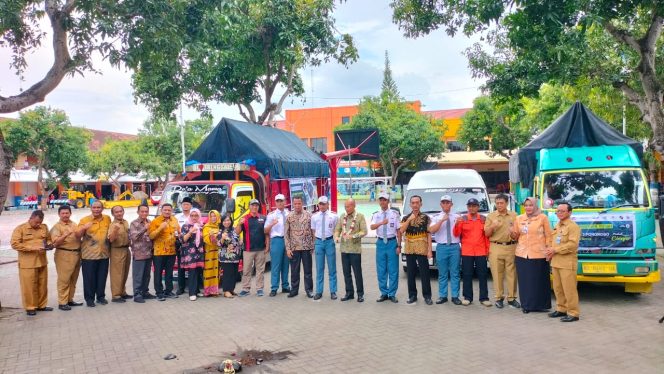 
 Berangkatkan Logistik SMK PGRI 2 Ponorogo ke Cianjur, Dindik Jatim Minta Tiap Sekolah Tingkatkan Mitigasi Bencana
