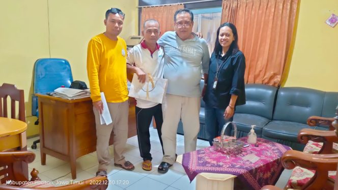 
 (dari kiri) Mas Suyudi, Pak Okik, Pak Danang Kuntadi dan Rika Kusumawardani pada hari terakhir Pak Okik berdinas, Jumat (30/12).