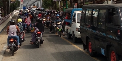 
 Dokumen foto kemacetan lalu lintas di ruas jalan kota Pacitan saat libur lebaran tahun lalu. (Foto : Lintas7.net).