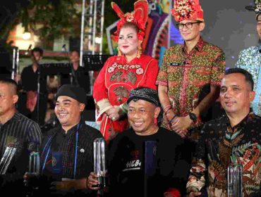 Bupati Sugiri jadi salah satu penerima penghargaan Menparekraf Sandiaga Uno di Semarang Jumat (19/5) lalu. (Foto/Istimewa).
