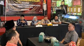 Suasana hangat saat rapat evaluasi penyelenggaraan Pemilu Tahun 2024, sekaligus silaturahmi KPU Pacitan dengan seluruh pengurus parpol pasca rekapitulasi tingkat kabupaten.