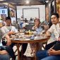 Kami berlima menyempatkan waktu untuk bersilaturahmi di luar kantor dalam tajuk buka bersama, pada Senin (8/4).