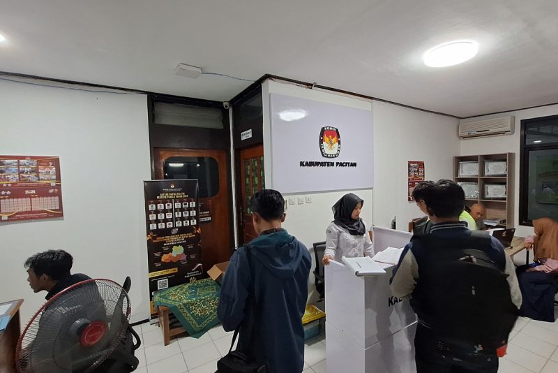 Suasana lobi sekretariat KPU Kabupaten Pacitan saat penerimaan pendaftaran PPK untuk Pilkada Tahun 2024.