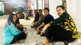 Usai bersepakat untuk menyelesaikan nama-nama PPK terpilih, kami ngaso untuk memastikan kekompakan kami masih tetap terjaga meski sempat berdinamika sebelumnya.