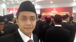 Saya berada di tengah-tengah pelantikan anggota KPU se-Jawa Timur di kantor KPU RI Jakarta.