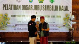 Bupati Sugiri Sancoko bersama Ketua Juleha Jatim dalam kegiatan pelatihan penyembelihan hewan. (Foto/Pemkab Ponorogo).