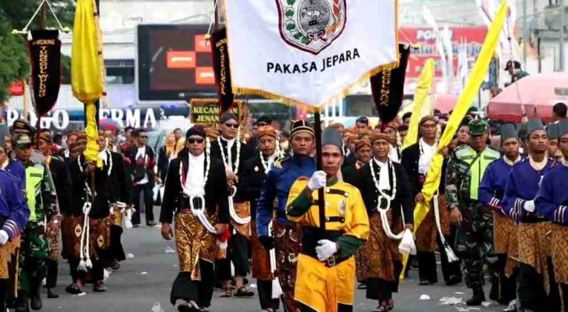 Prosesi kirab pusaka menandai datangnya tahun baru Islam di Ponorogo. (Foto : Istimewa).