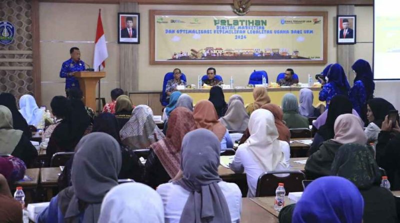 Bupati Sugiri Sancoko beri pengarahan peserta pelatihan digital marketing di Aula Bappeda dan Litbang Ponorogo. (Foto : Istimewa).