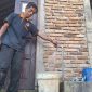 Mursid salah satu warga Sedayu, Arjosari, pemanfaat SPAM. (Foto : Lintas7.net).