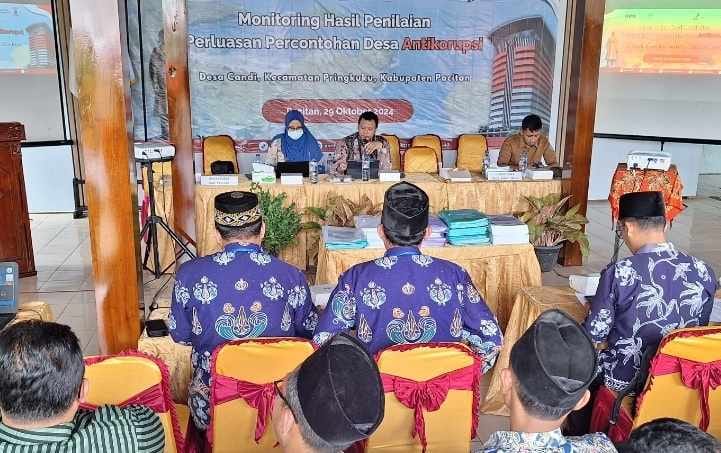 Proses monitoring hasil penilaian perluasan percontohan desa antikorupsi di Desa Candi, Pringkuku. (Foto : Lintas7.net).