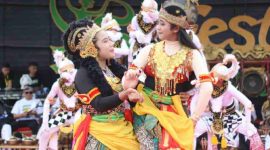 Kesenian khas Pacitan, Kethek Ogleng meriahkan Gandrung Festival 2024. (Foto/Pemdes Pakis Baru).