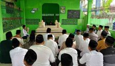 Prosesi ziarah makam Mbah Umar Tumbu di Donorojo, Minggu (20/10) kemarin. (Foto : Istimewa).