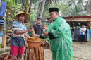 Salah satu momen dalam prosesi arak deres di Desa Sidomulyo, Minggu (20/10) kemarin. (Foto : Lintas7.net).