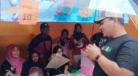 Nasrul Hidayat, Plt Camat Donorojo tinjau bazar dan pameran UMKM Garda Yasa Fest Desa Klepu. (Foto : Istimewa).