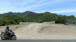 Pekerjaan jembatan Gunungsari ditarget selesai tahun ini. (Foto : Lintas7.net).