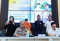 Polisi gelar konferensi pers kasus pencurian toko milik warga Ngadirojo, Pacitan. (Foto:Lintas7.net).
