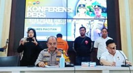 Polisi gelar konferensi pers kasus pencurian toko milik warga Ngadirojo, Pacitan. (Foto:Lintas7.net).