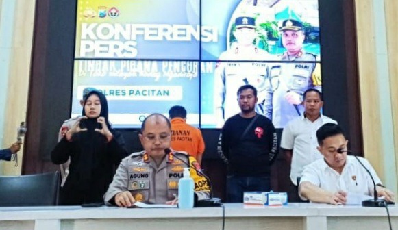 Polisi gelar konferensi pers kasus pencurian toko milik warga Ngadirojo, Pacitan. (Foto:Lintas7.net).
