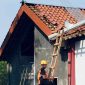 Rumah warga Mantren, Punung terdampak angin kencang pada Sabtu (2/11) siang. (Foto:Istimewa).