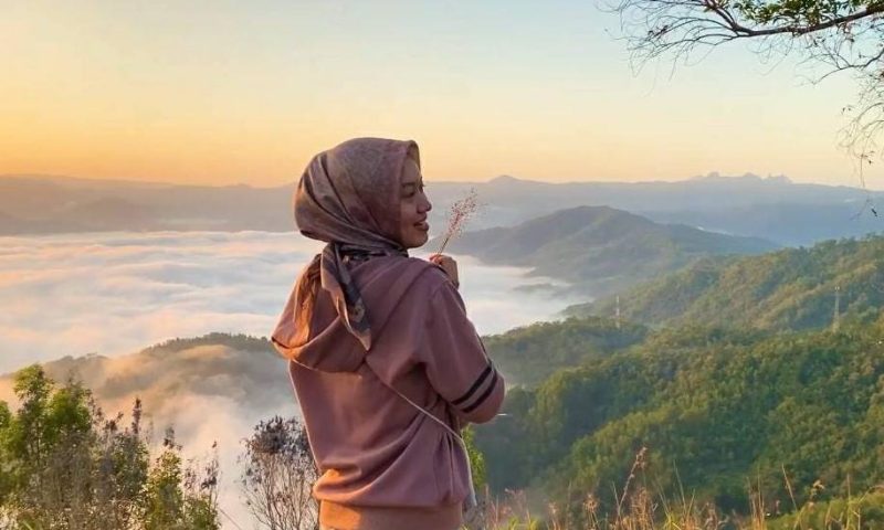 Pesona menawan Bukit Tompe di Kecamatan Pringkuku, Pacitan. (Foto:Istimewa).