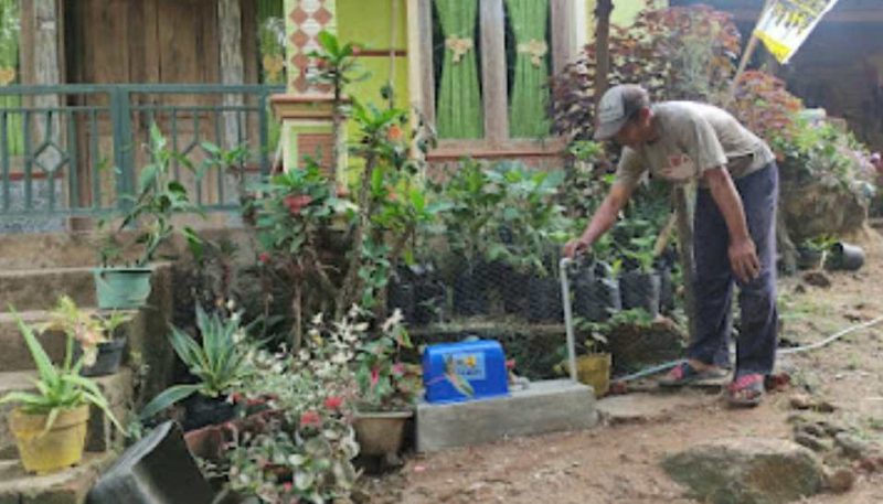Warga Desa Kasihan Tegalombo nikmati program SPAM. (Foto:Istimewa).