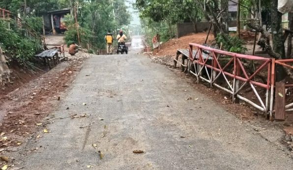 Perbaikan ruas jalan Bangunsari-Batas Ponorogo selesai dikerjakan. (Foto:Lintas7.net).