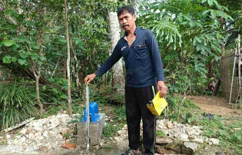Warga Jatiguunung nikmati penyediaan air dari pemerintah. (Foto:Lintas7.net).