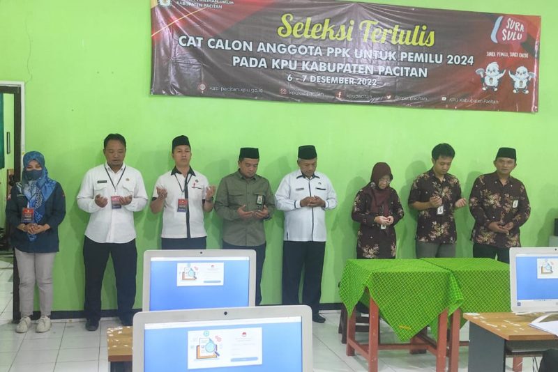 Prosesi awal dilaksanakannya CAT bagi calon anggota PPK, dilakukan dengan memastikan seluruh perangkat berfungsi dengan baik.