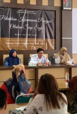 Tak Cuma Enak, Makanan Juga Harus Aman! Dinkes Pacitan Gelar Pelatihan Keamanan Pangan
