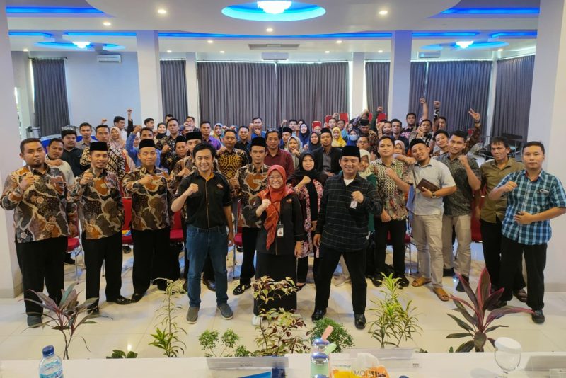 Formasi PPK Pemilu Tahun 2024 saat mengikuti orientasi tugas, sesaat usai mereka resmi dilantik.