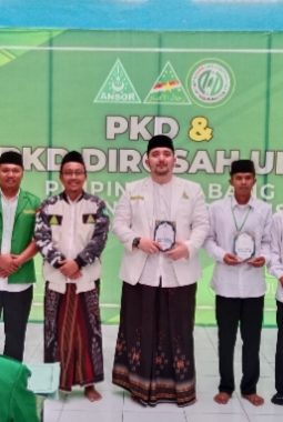 PKD dan Dirosah Ula GP Ansor Pacitan Resmi Dibuka, Gus Hammam Luncurkan Buku Dalil Amaliyah Ahlussunnah Wal Jama’ah