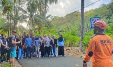Warga Watukarung Dilatih Hadapi Bencana Gempa dan Tsunami