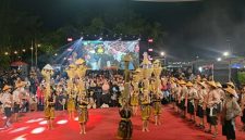 Penampilan musik ronthek Garu Bumi Donorojo, Sabtu (5/7). (Foto : Lintas7.net).