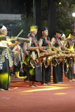 Ronthek Pring Sedhapur Tulakan Bawa Pesan Hindari Keserakahan