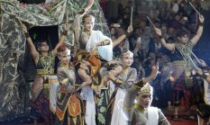 Ronthek Laras HONOCOROKO Angkat Sejarah Kradenan, Penampilan Sarat Makna di Festival Ronthek Pacitan 2025