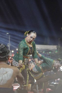 Tampil Rancak dan Membumi, Ronthek Rancak Bumbung Pringkuku Hidupkan Jejak Tilas Talesan 