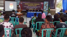 Saya memberikan pengarahan di sela-sela rapat pleno DPHP tingkat Kecamatan Pringkuku.