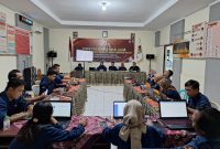 Suasana bimtek internal untuk seluruh verifikator dari sekretariat KPU Pacitan, sekaligus evaluasi dari proses vermin yang dilakukan.