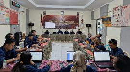 Suasana bimtek internal untuk seluruh verifikator dari sekretariat KPU Pacitan, sekaligus evaluasi dari proses vermin yang dilakukan.