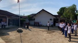 Suasana upacara peringatan hari lahir Pancasila 1 Juni 2023 di halaman KPU Pacitan.