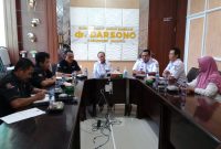 KPU bersama Bawaslu Pacitan melakukan klarifikasi dokumen persyaratan bakal calon anggota DPRD berupa surat keterangan sehat jasmani dan rohani di RSUD dr Darsono.