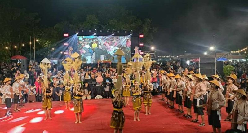 Penampilan seni ronthek Garu Bumi Donorojo di FRP Pacitan 2025. (Foto:Istimewa).