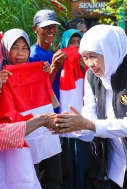 Bantuan BLT Disalurkan, Gubernur Jatim Tekankan Pentingnya Penggunaan Dana yang Produktif